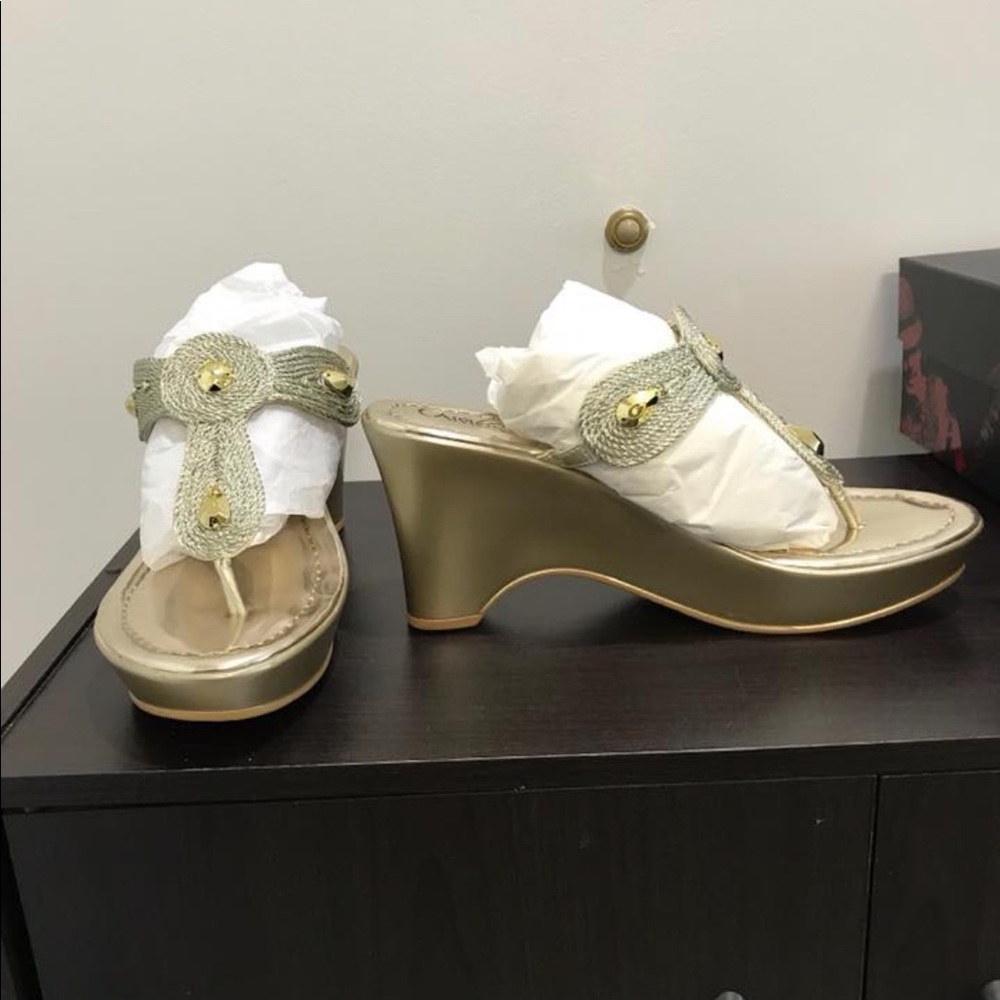 Carlos Santana gold wedge
